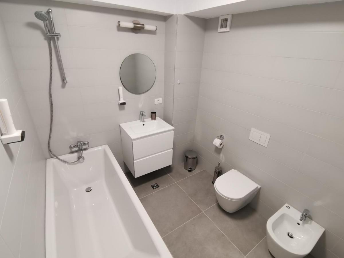 City Center Accomodation - 101 Resicabánya Kültér fotó