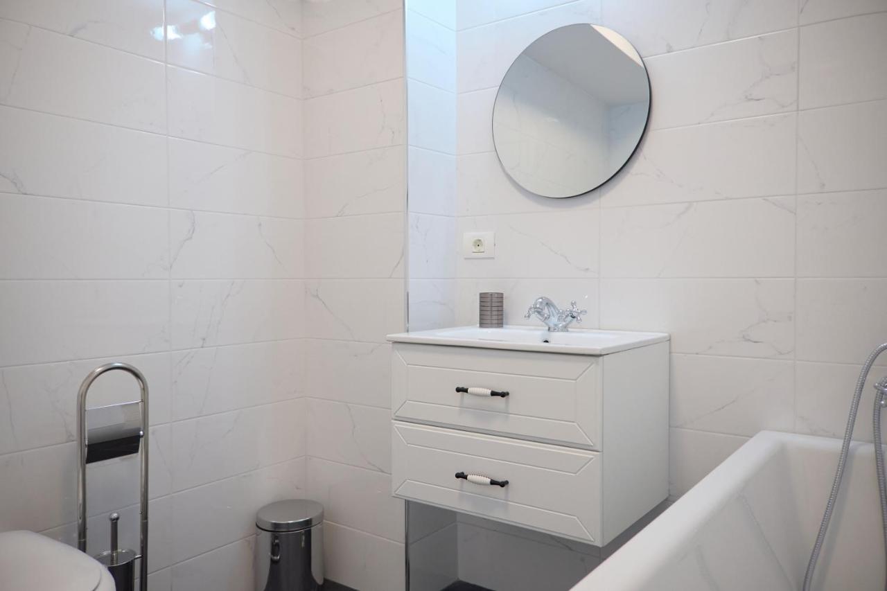 City Center Accomodation - 101 Resicabánya Kültér fotó