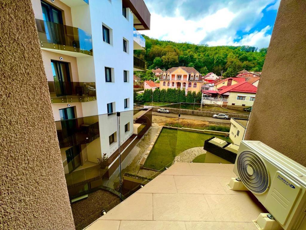 City Center Accomodation - 101 Resicabánya Kültér fotó
